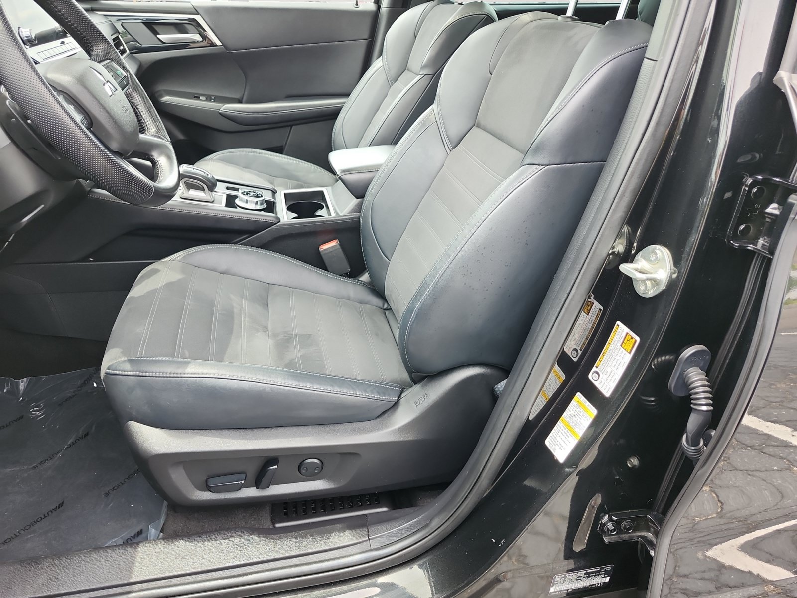 Used 2023 Mitsubishi Outlander SE AWD/4WD image 9