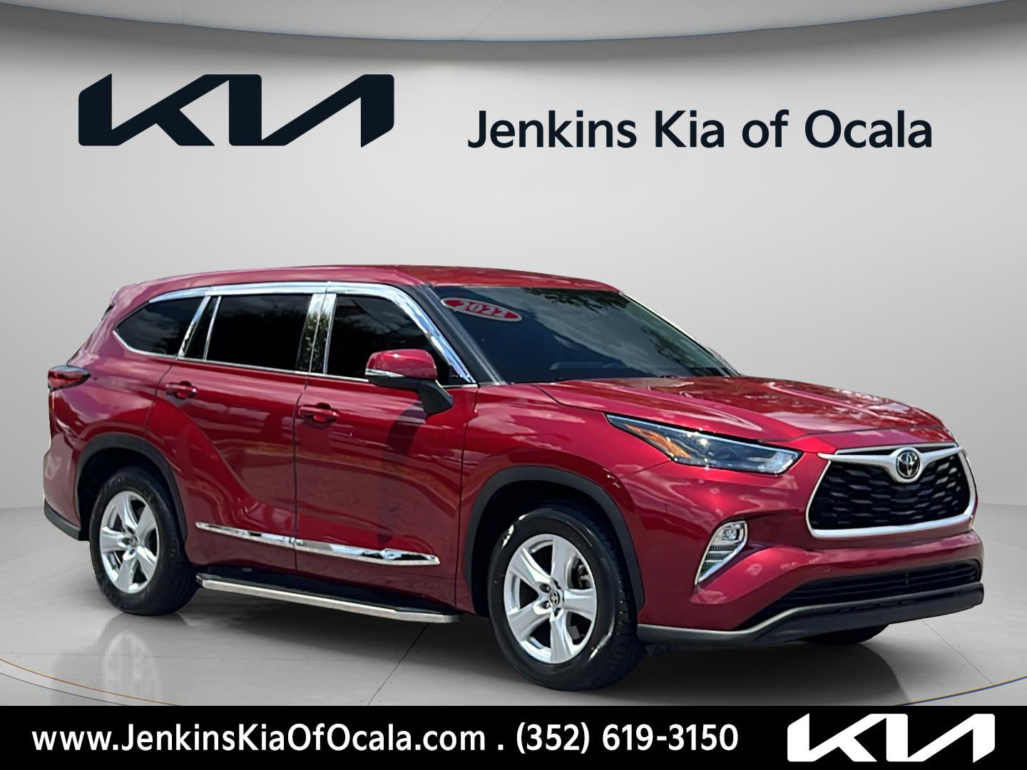 Used 2022 Toyota Highlander LE FWD video 1