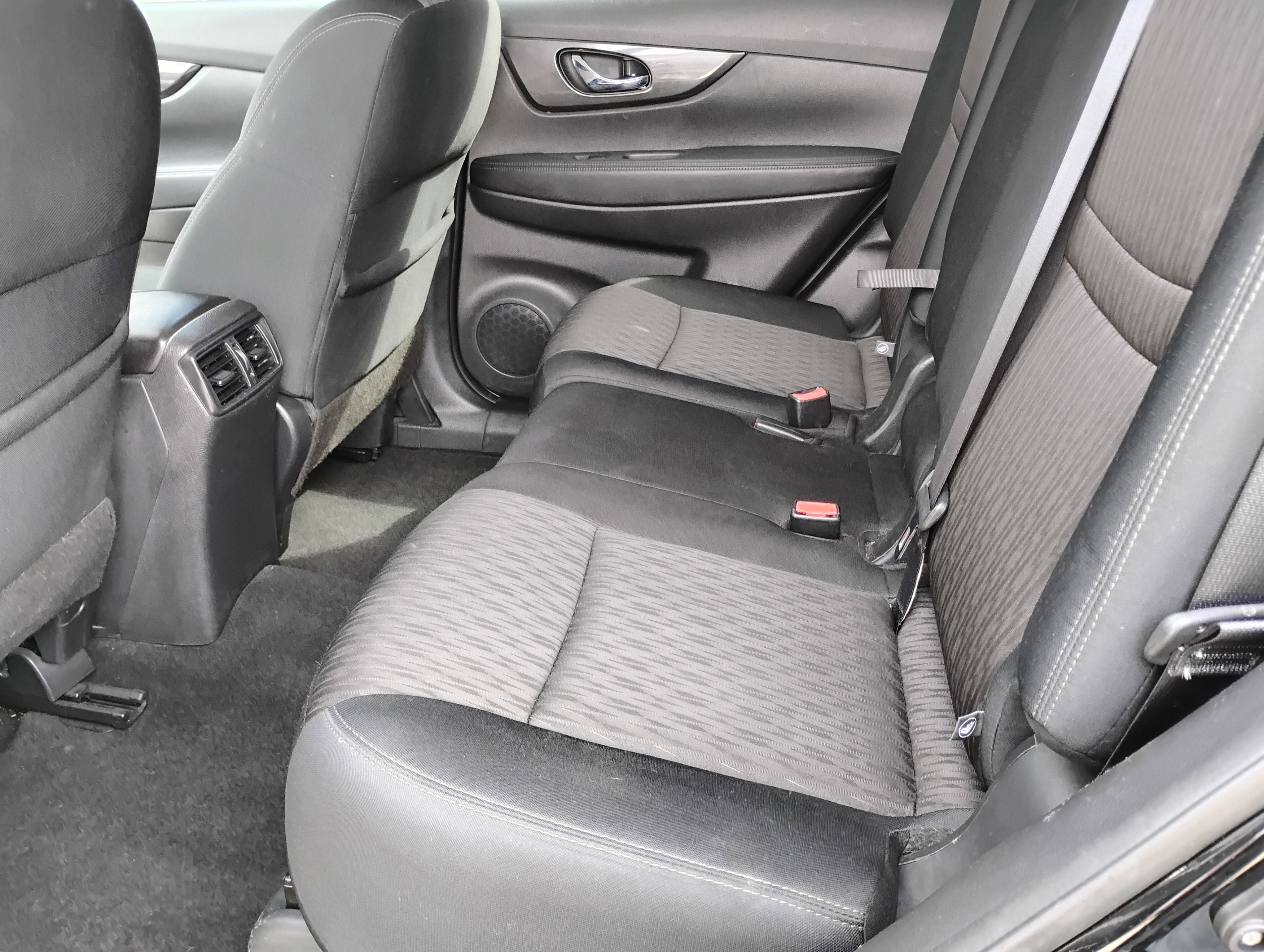 Used 2017 Nissan Rogue SV w/ Midnight Edition Package FWD image 16