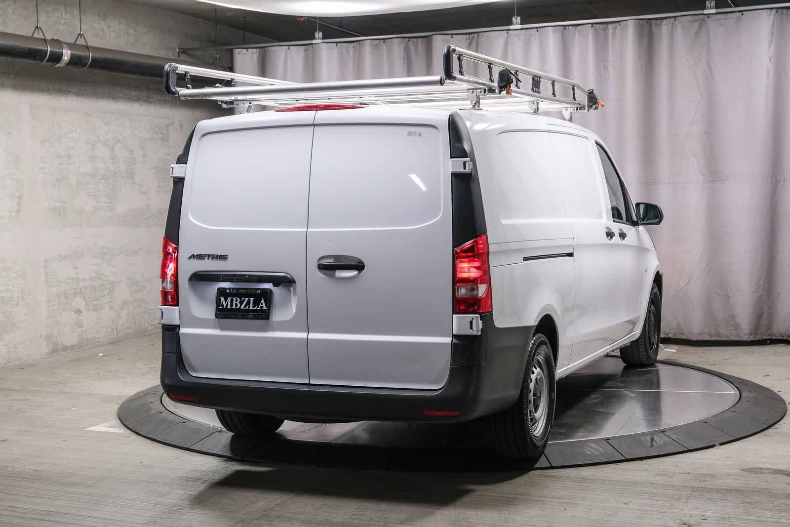 Used 2023 Mercedes-Benz Metris image 4