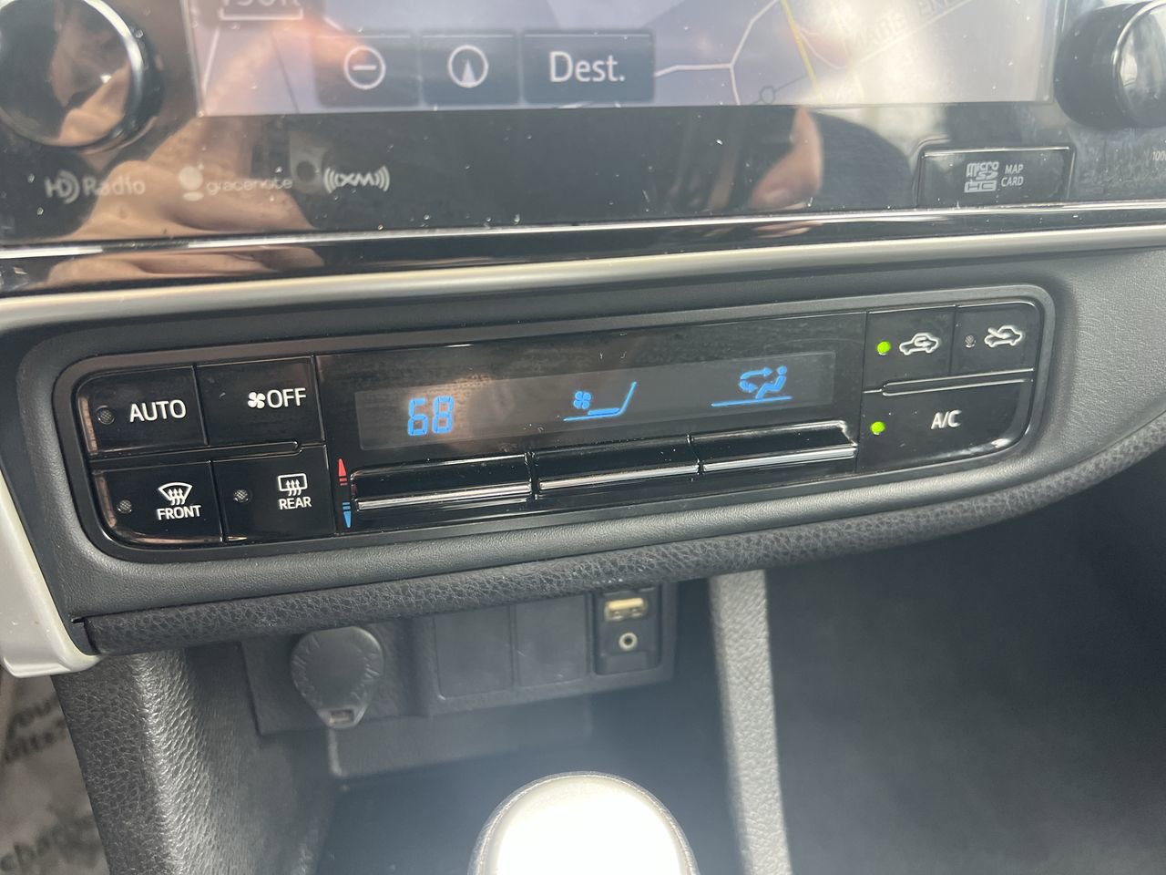 Used 2017 Toyota Corolla LE FWD image 29
