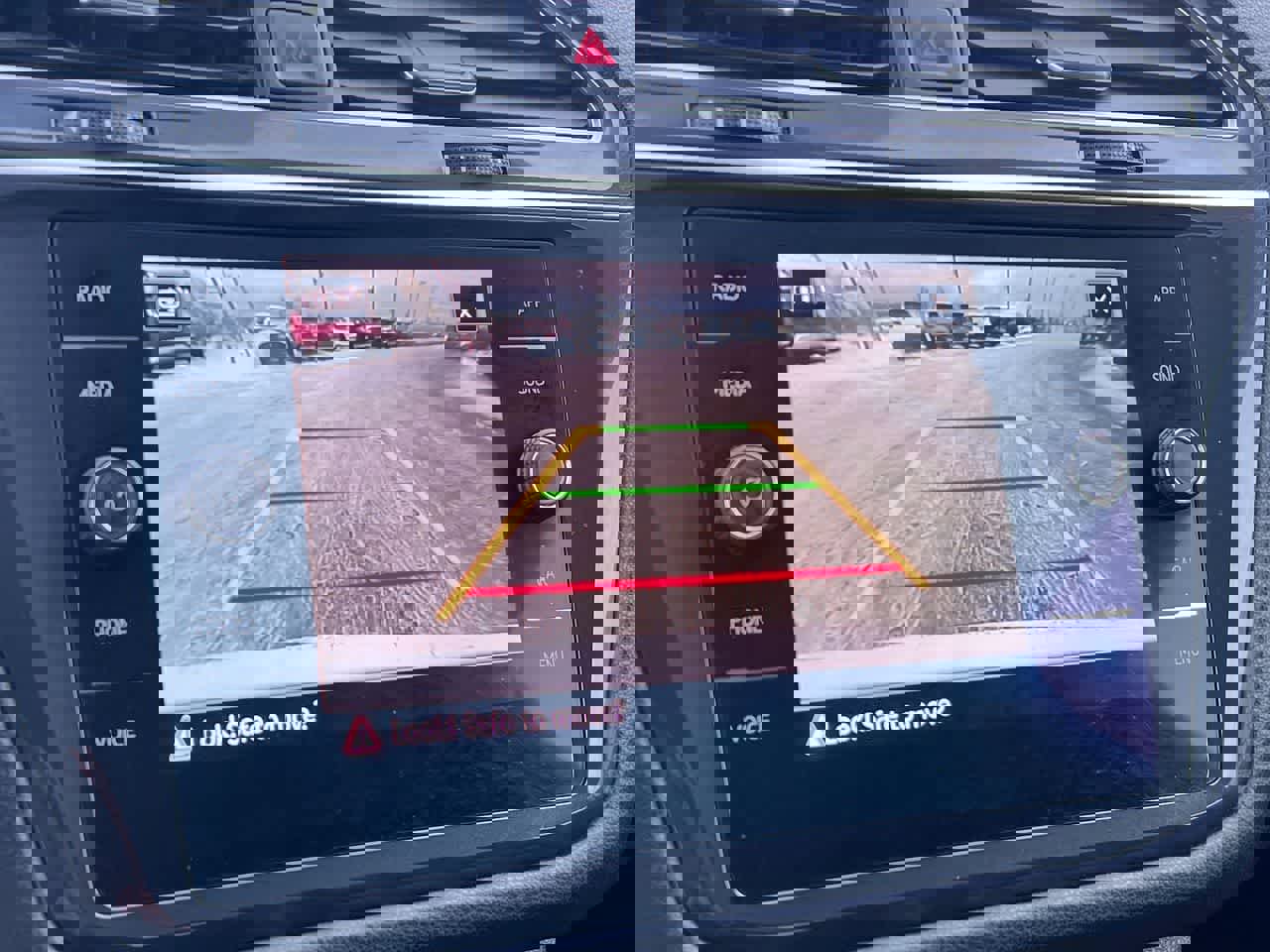 Used 2021 Volkswagen Tiguan SE image 17