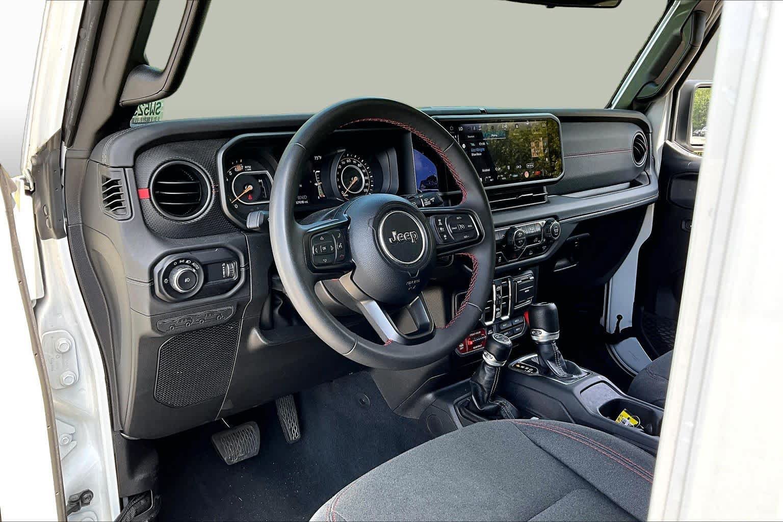 Used 2025 Jeep Wrangler Unlimited Rubicon AWD/4WD image 18