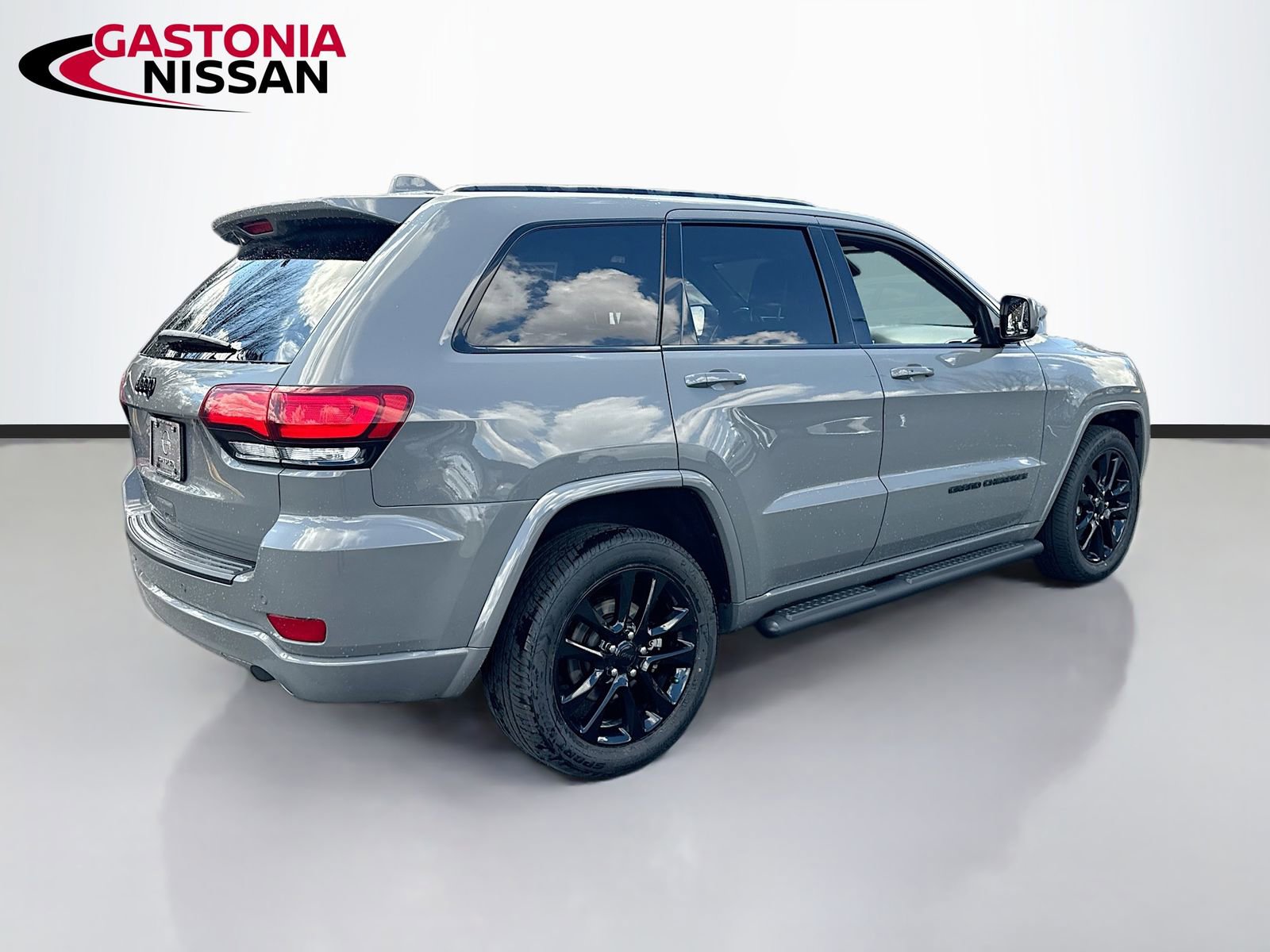 Used 2021 Jeep Grand Cherokee Laredo X image 9