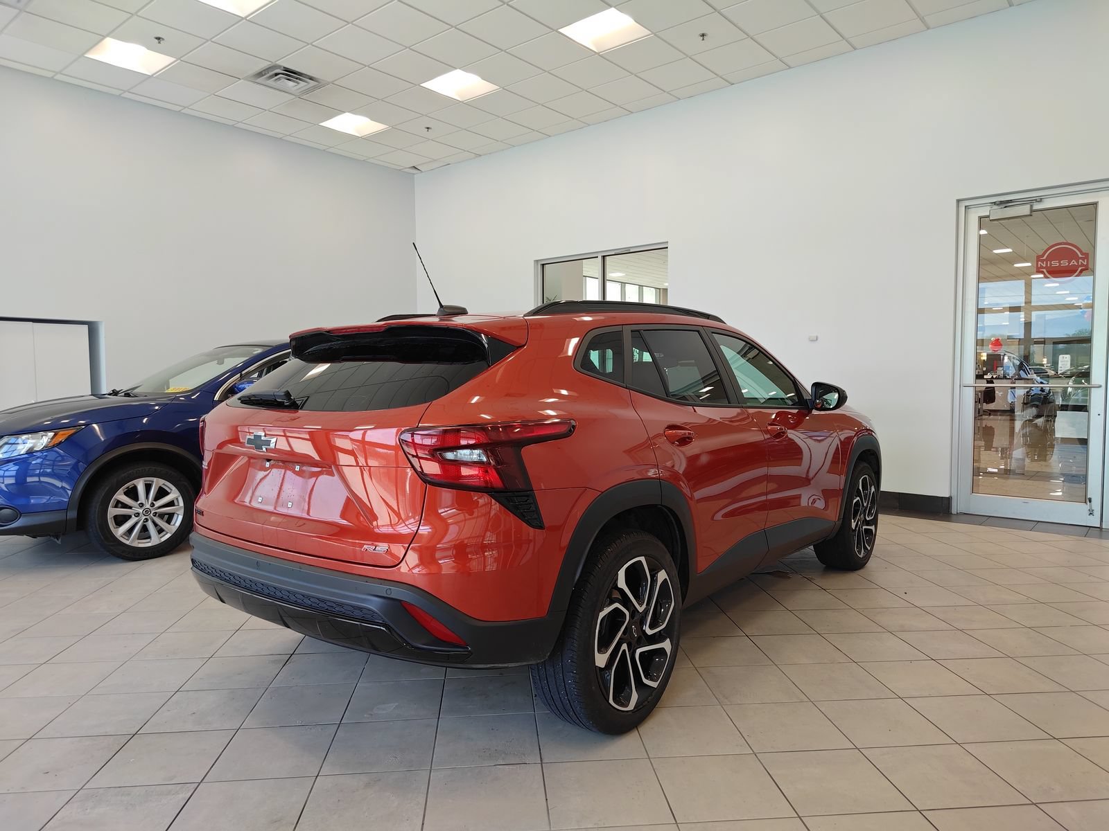 Used 2024 Chevrolet Trax RS w/ Sunroof Package FWD image 3