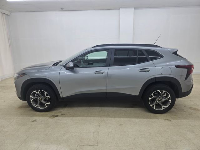 Used 2025 Chevrolet Trax LT w/ LT Convenience Package FWD image 19