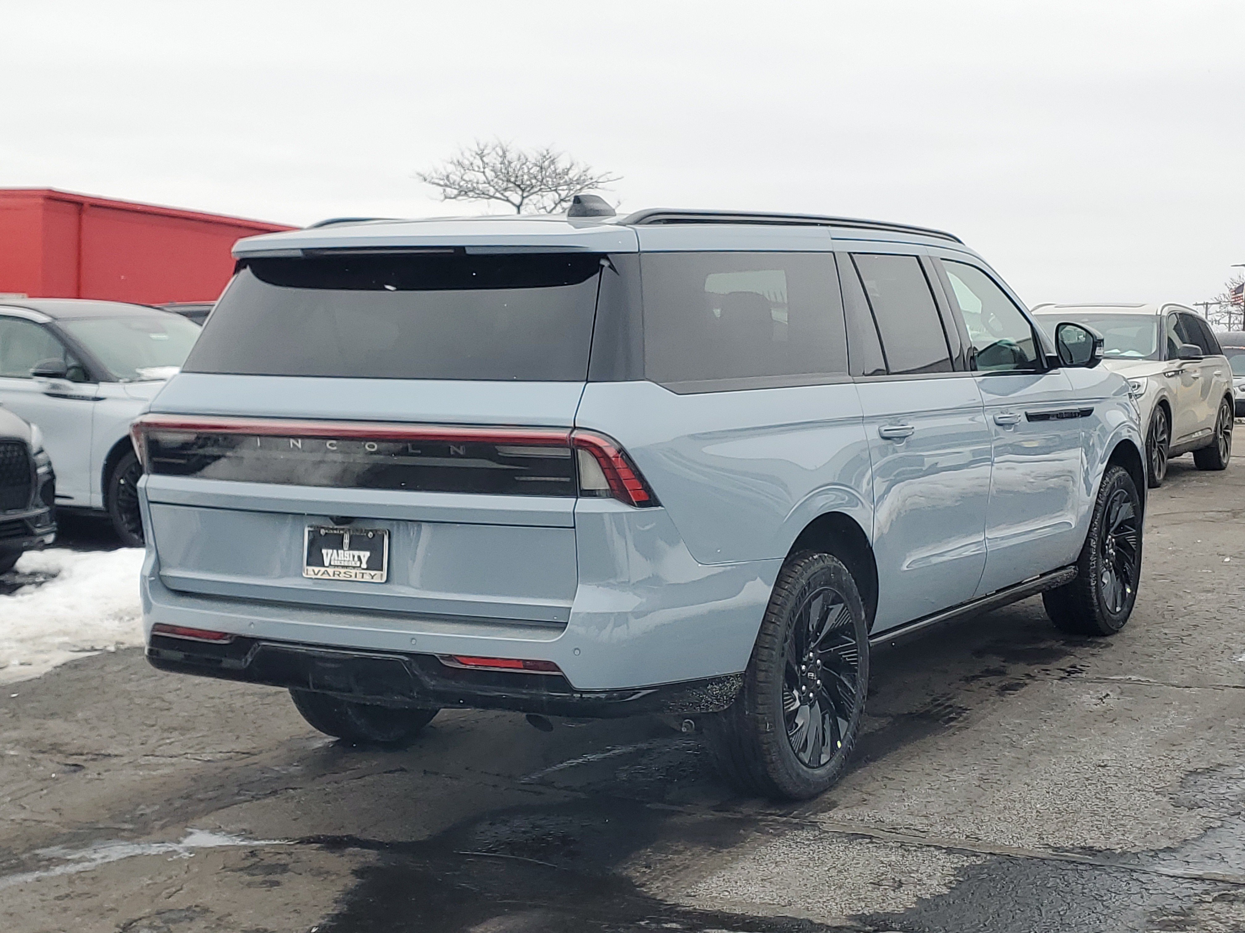 New 2026 Lincoln Navigator L Reserve w/ Jet Appearance Package AWD/4WD image 4