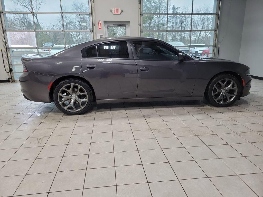 Used 2015 Dodge Charger SXT image 10