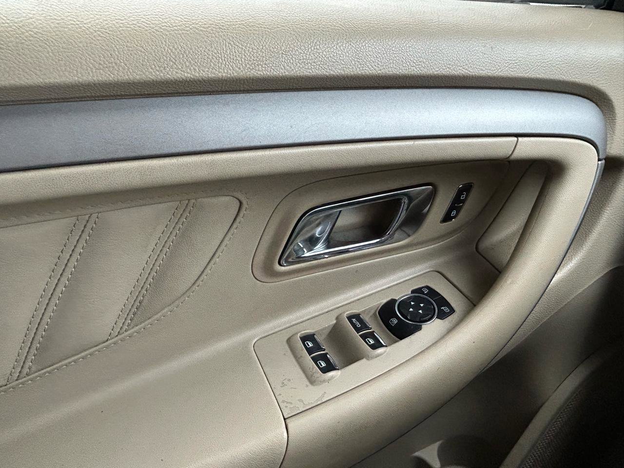 Used 2013 Ford Taurus SEL FWD image 28