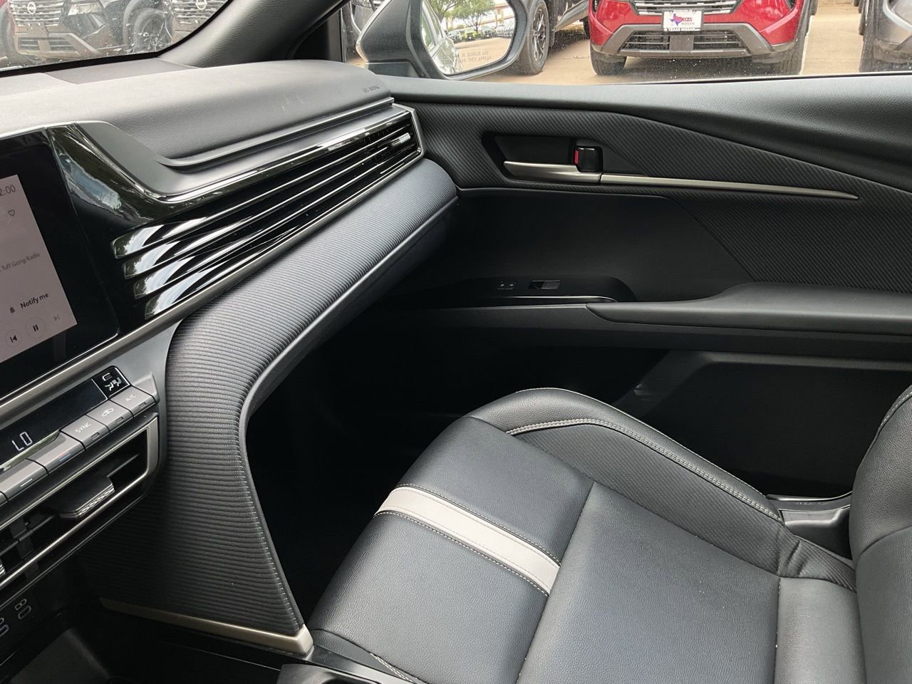 Used 2025 Toyota Camry SE image 34