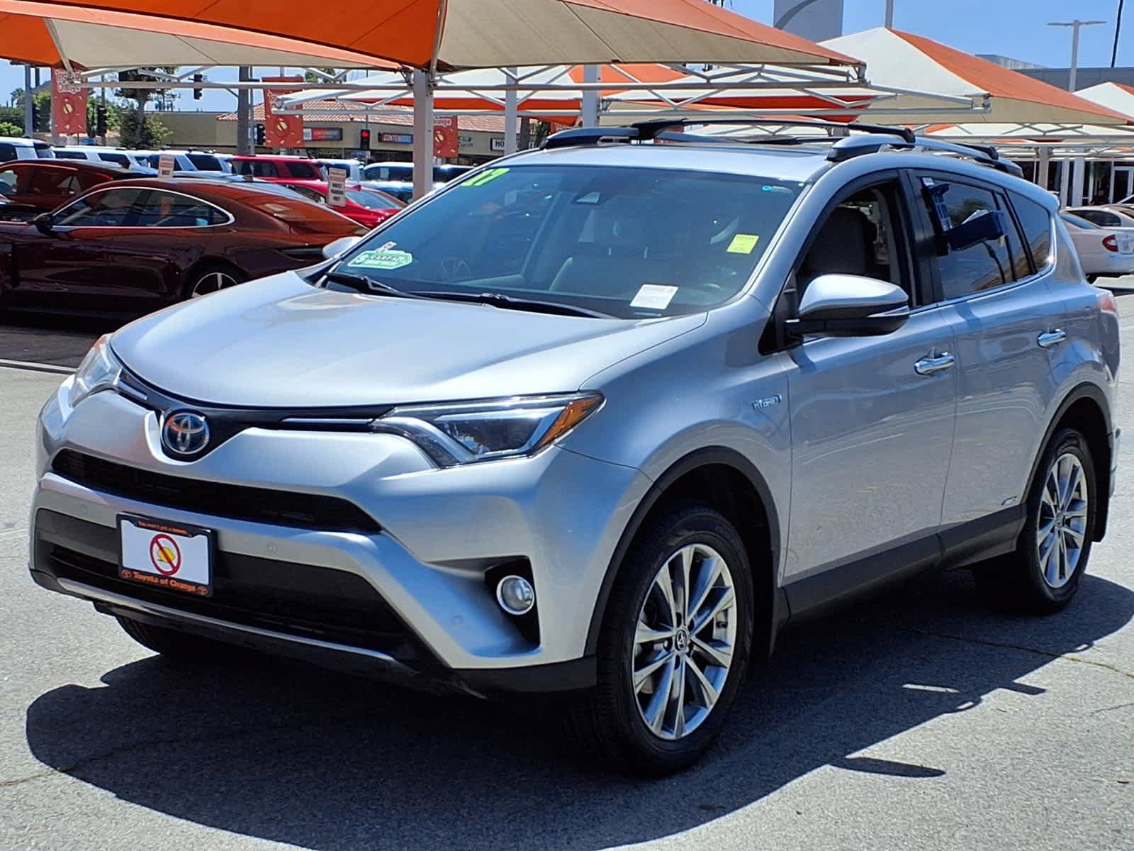 Used 2017 Toyota RAV4 Limited w/ Carpet Mat Package AWD/4WD image 3