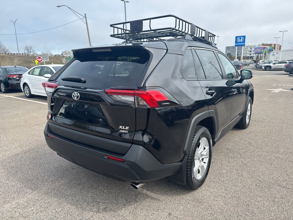Used 2021 Toyota RAV4 XLE AWD/4WD image 8