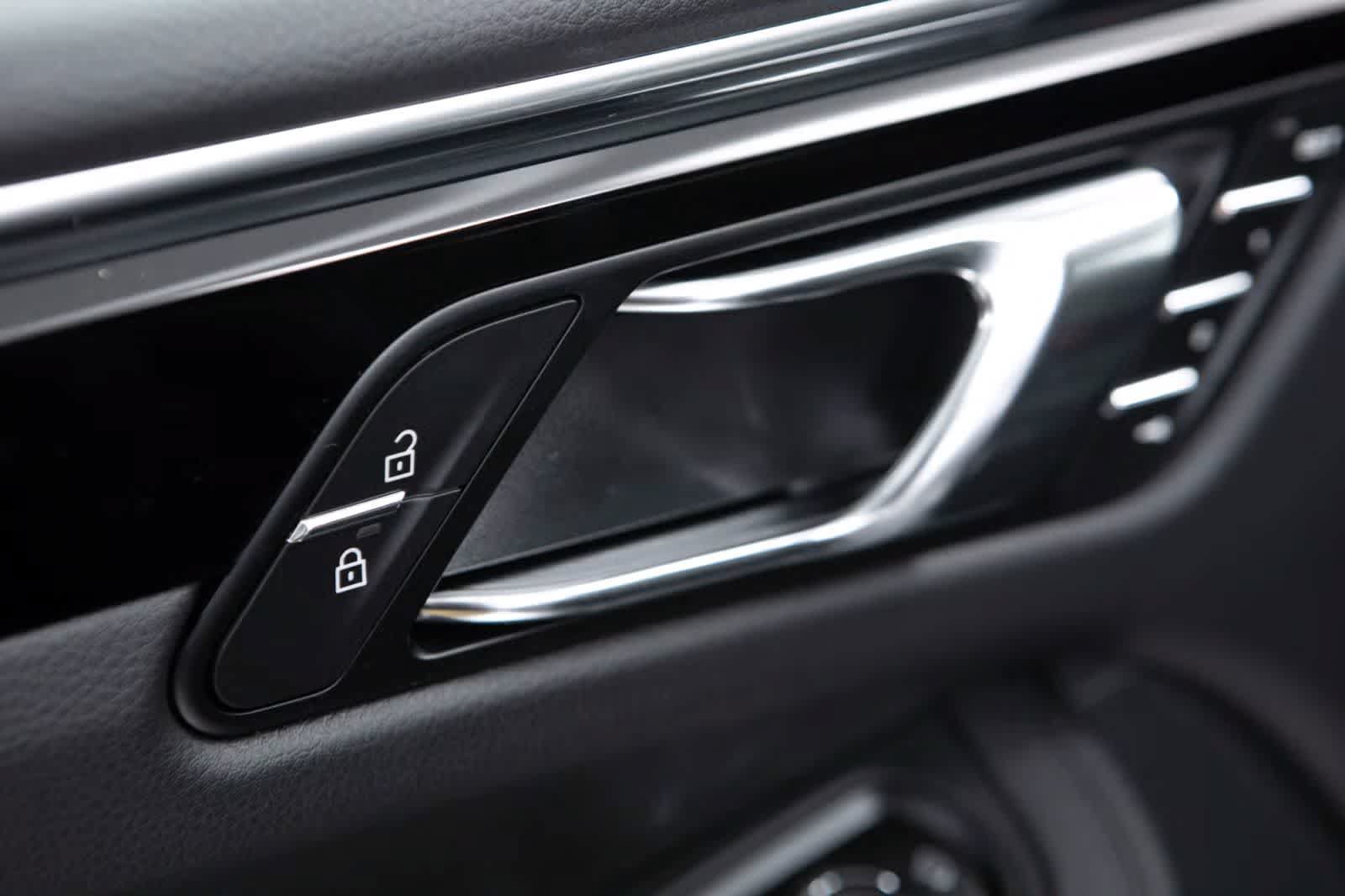 Certified 2026 Porsche Macan AWD/4WD image 24