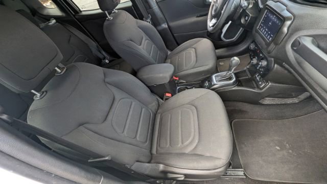 Used 2018 Jeep Renegade Latitude image 17