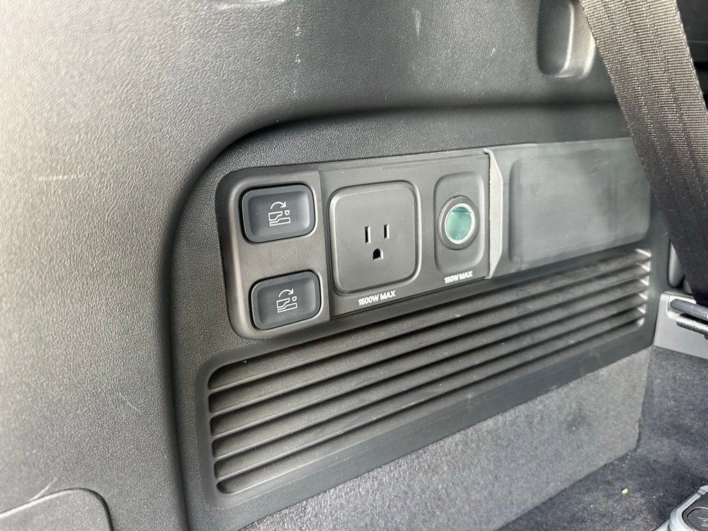 Used 2025 Rivian R1S Adventure image 35
