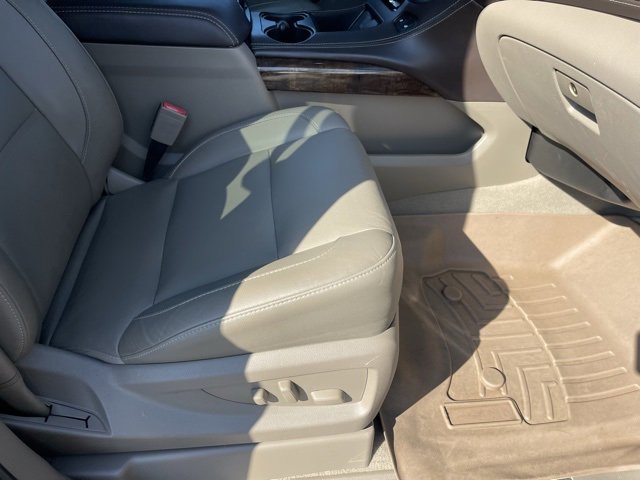 Used 2019 Chevrolet Tahoe LT w/ Luxury Package image 12