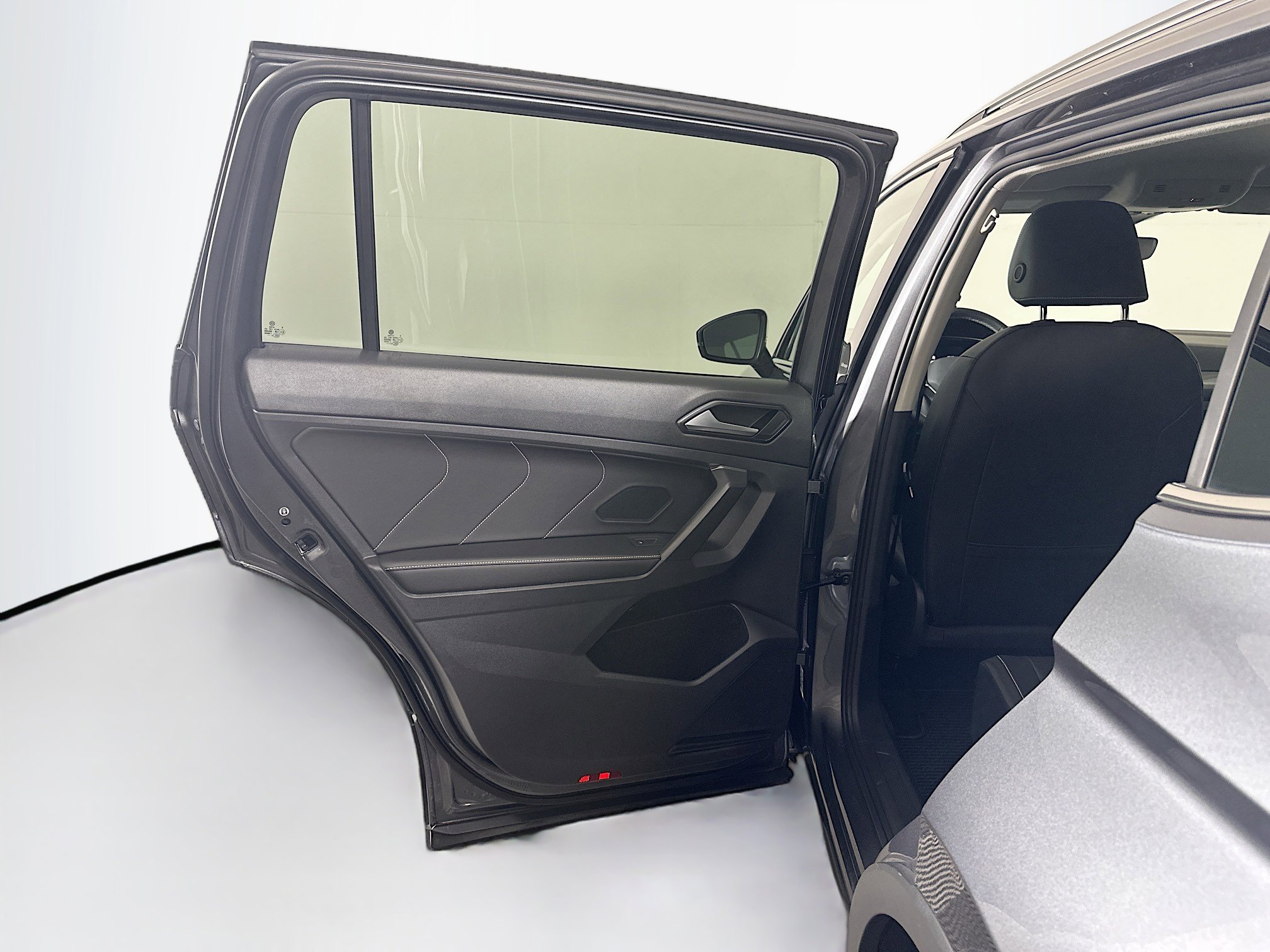 Used 2022 Volkswagen Tiguan SE image 25