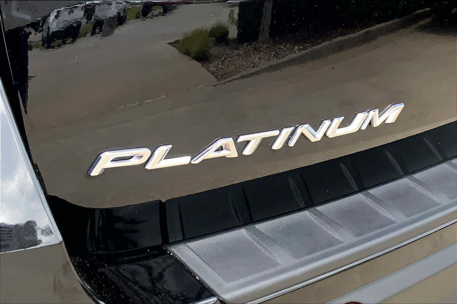Used 2025 Ford Explorer Platinum w/ Ultimate Package AWD/4WD image 29