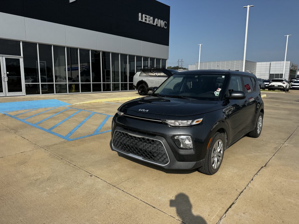 Certified 2022 Kia Soul LX FWD image 3