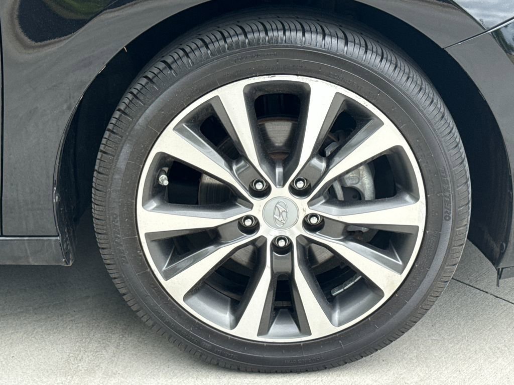 Used 2019 Hyundai Elantra GT FWD image 11