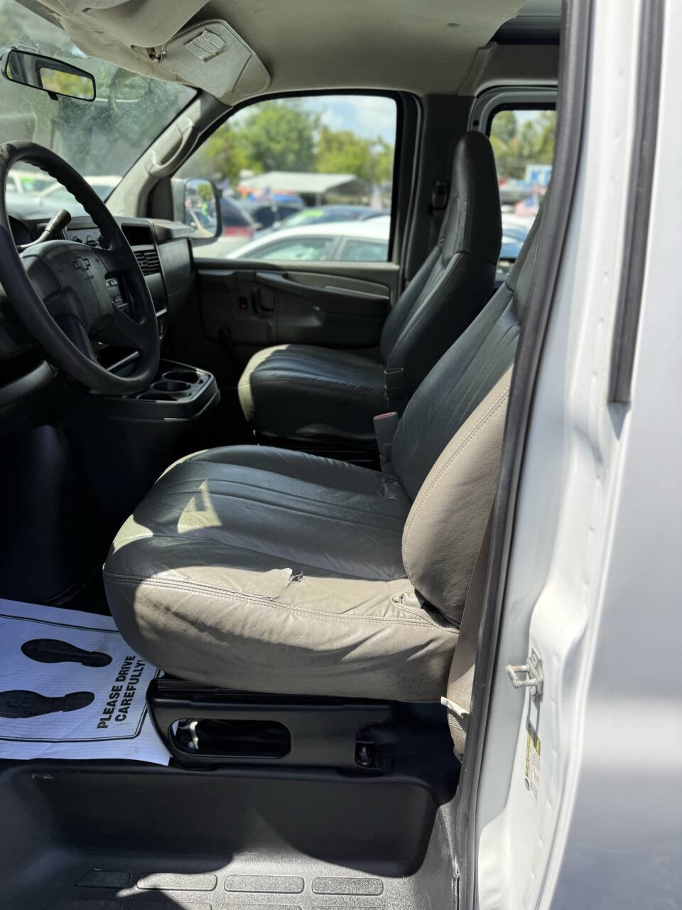 Used 2005 Chevrolet Express 2500 image 8