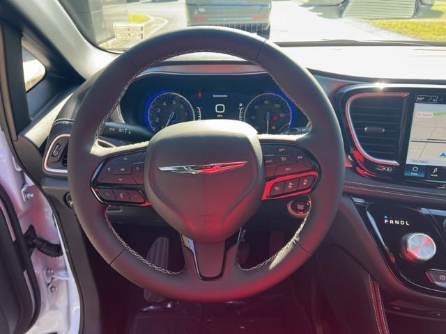 New 2026 Chrysler Pacifica Limited w/ Uconnect Theater Family Group image 10