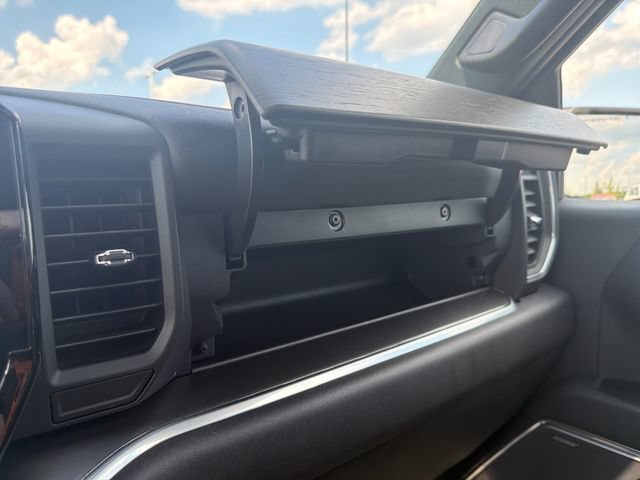 Used 2025 Chevrolet Silverado 1500 High Country AWD/4WD image 31
