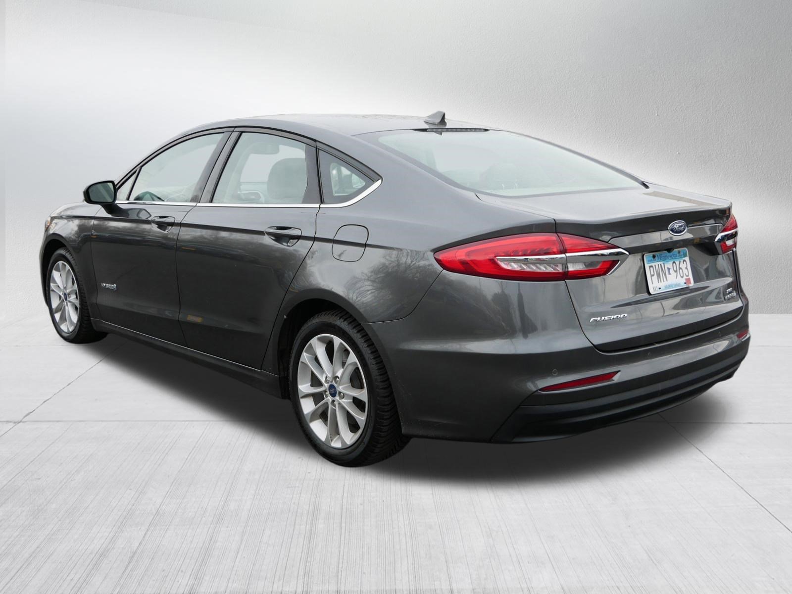 Used 2019 Ford Fusion SE image 5