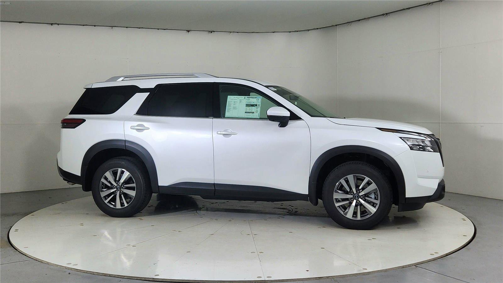 Used 2025 Nissan Pathfinder SL w/ Black Appearance Package image 8
