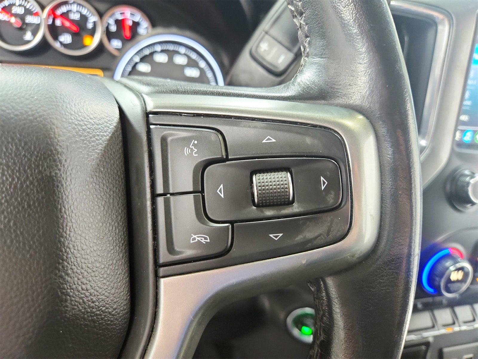 Used 2021 Chevrolet Silverado 1500 LT image 23