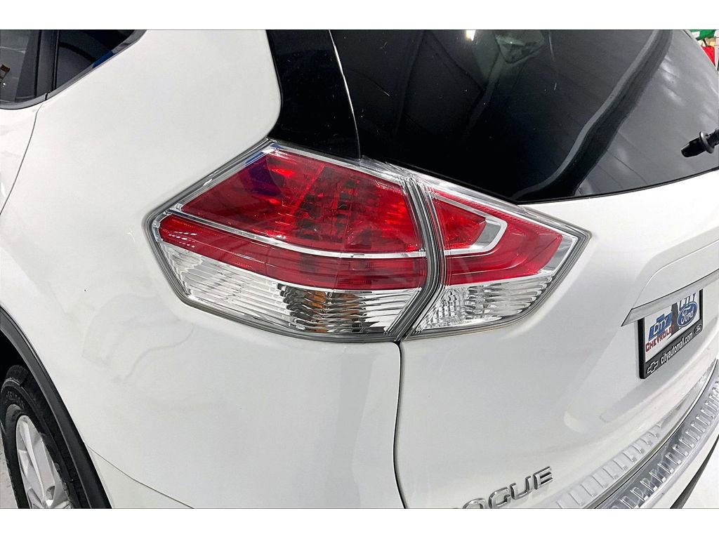 Used 2016 Nissan Rogue SV image 29