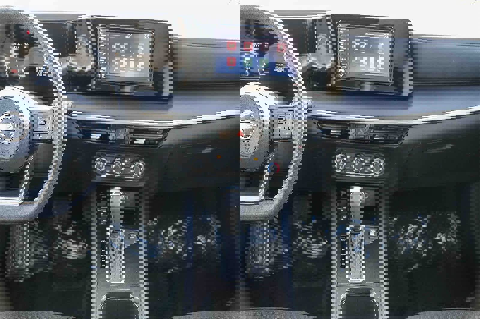 Used 2025 Nissan Kicks S w/ Charging Package image 12