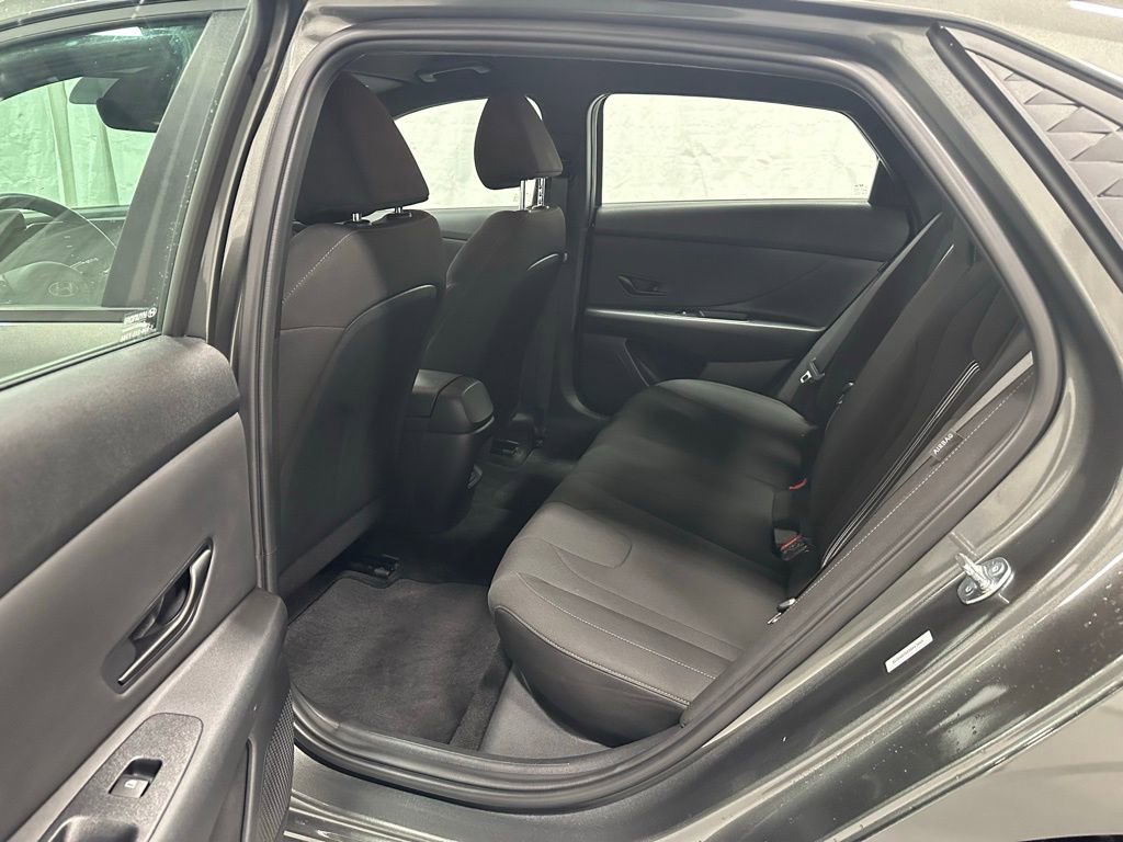 Used 2025 Hyundai Elantra Sport image 40
