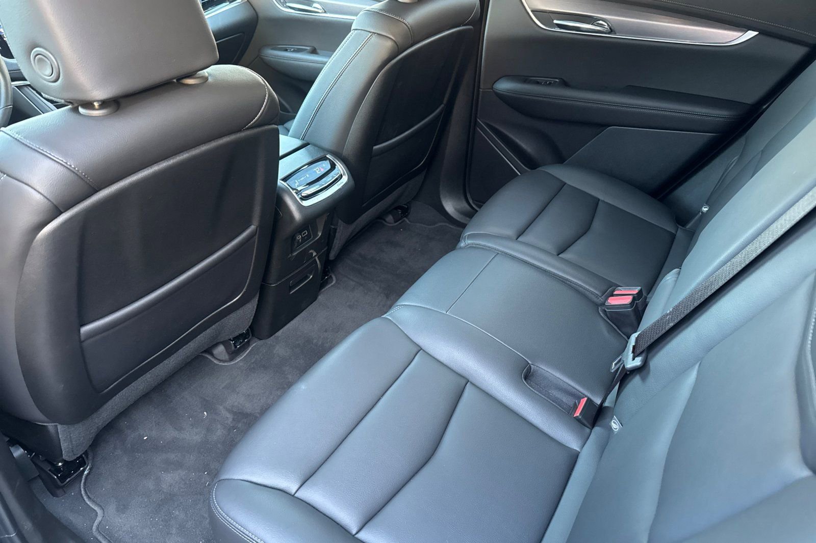 Used 2025 Cadillac XT6 Luxury image 13