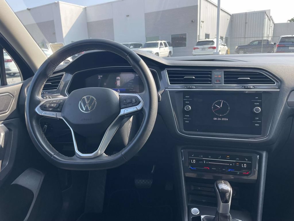 Certified 2023 Volkswagen Tiguan SE FWD image 17