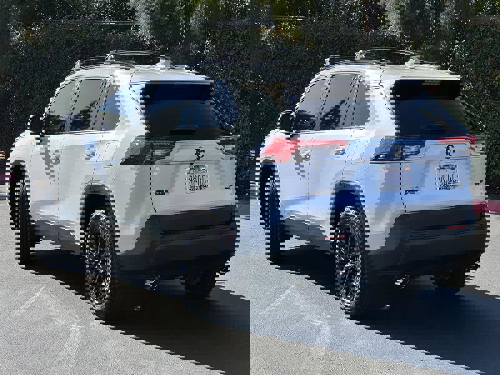 Used 2025 Toyota RAV4 XLE Premium image 4