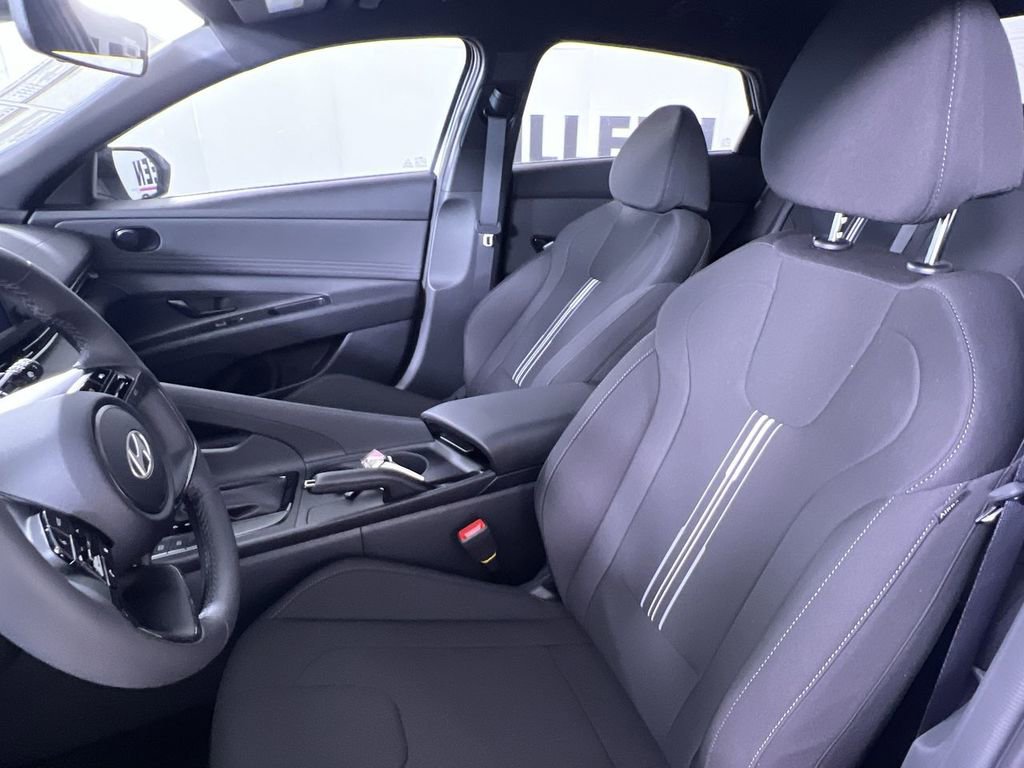 Used 2025 Hyundai Elantra Sport FWD image 13