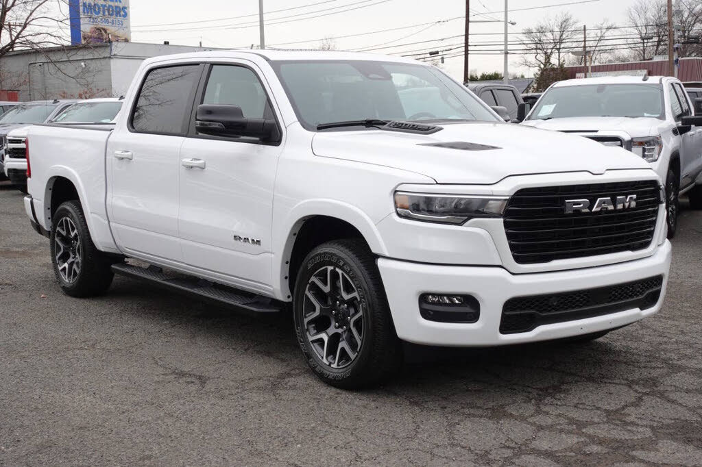 Used 2025 RAM 1500 Laramie w/ Sport Appearance Package AWD/4WD image 5