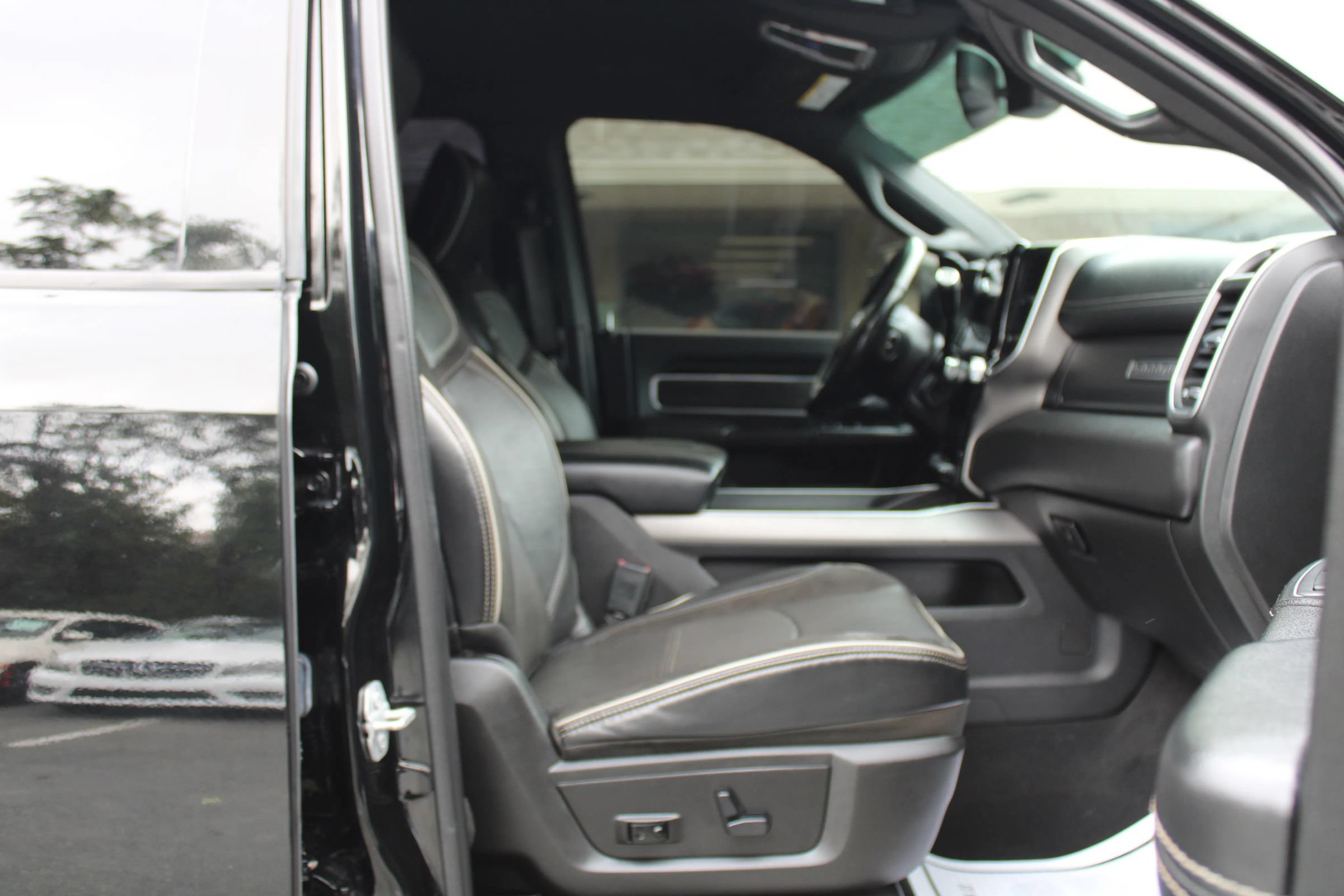 Used 2020 RAM 2500 Laramie AWD/4WD image 9