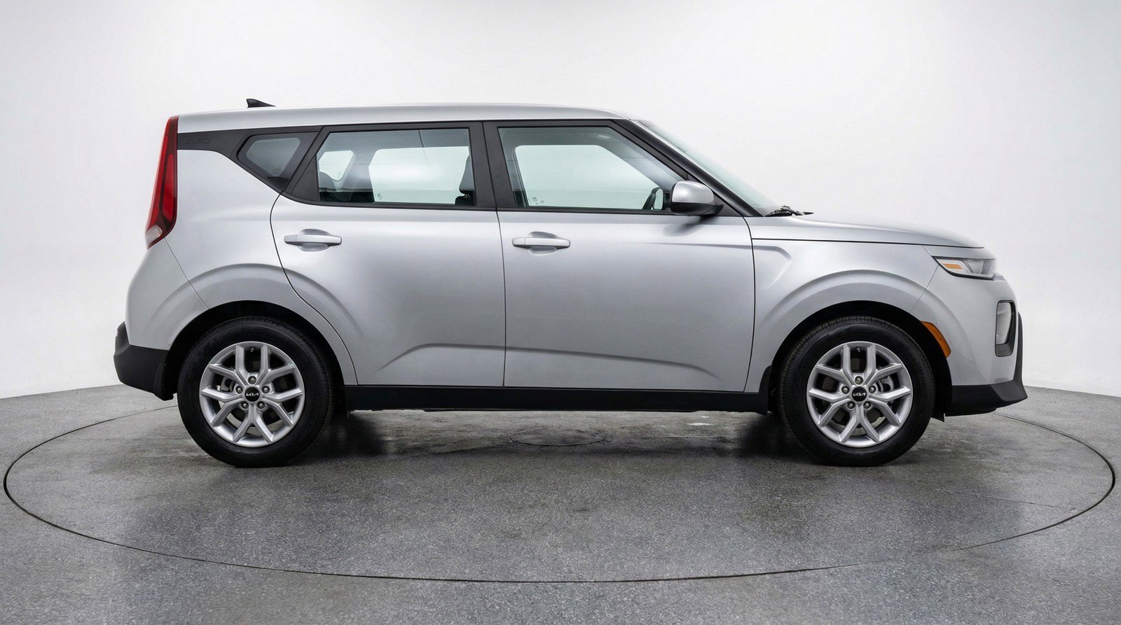 Used 2025 Kia Soul LX w/ LX Technology Package FWD image 11