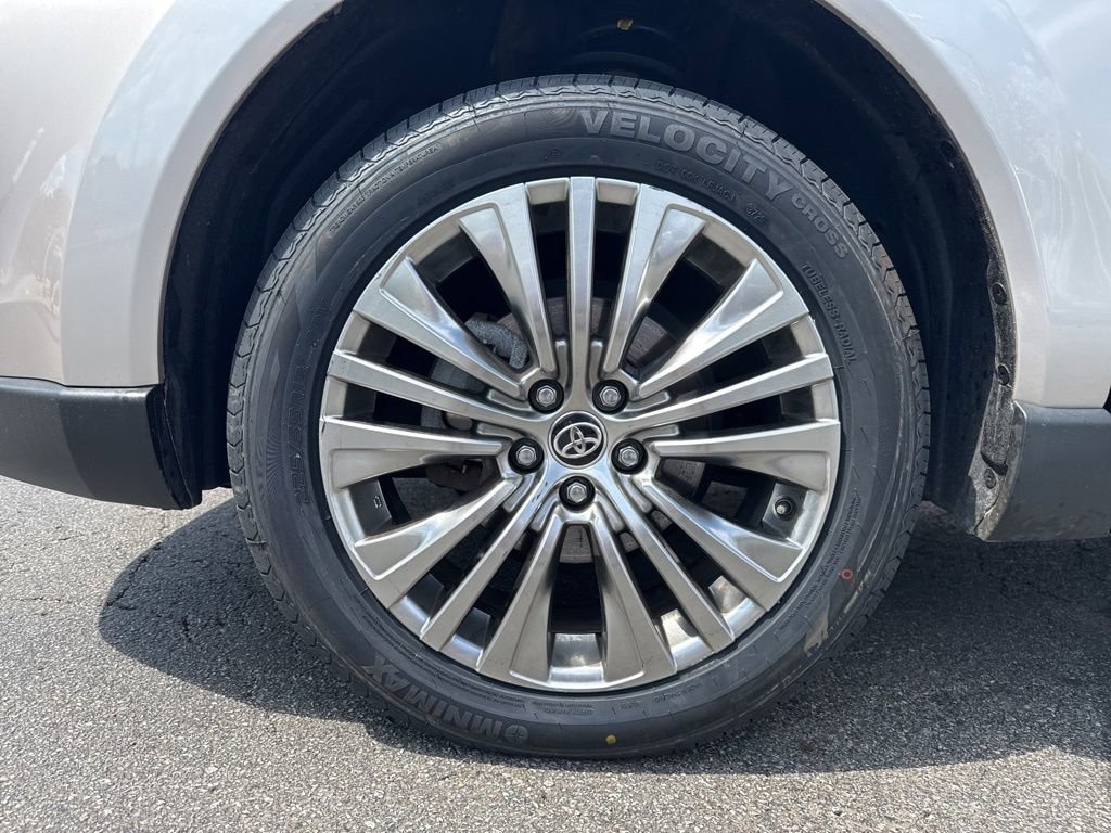 Certified 2023 Toyota Venza XLE AWD/4WD image 44