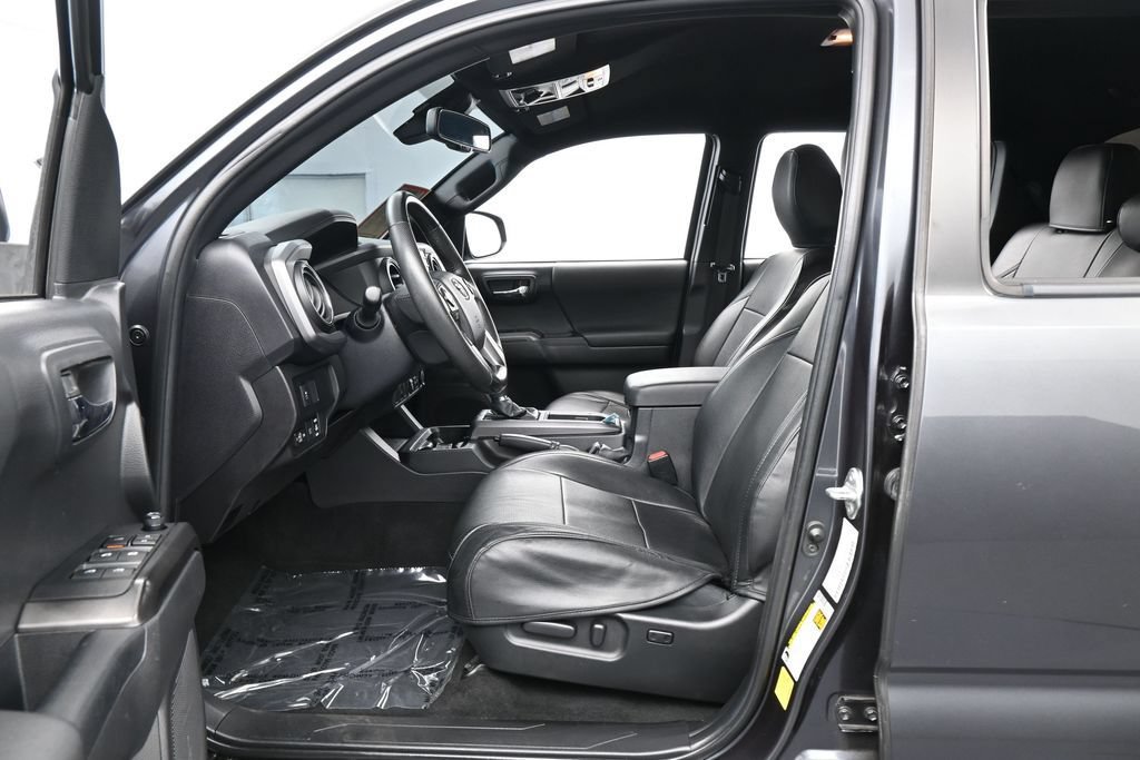 Used 2022 Toyota Tacoma TRD Off-Road AWD/4WD image 11