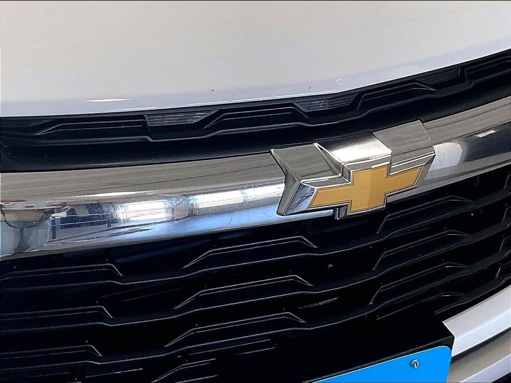 Used 2025 Chevrolet TrailBlazer LT AWD/4WD image 31