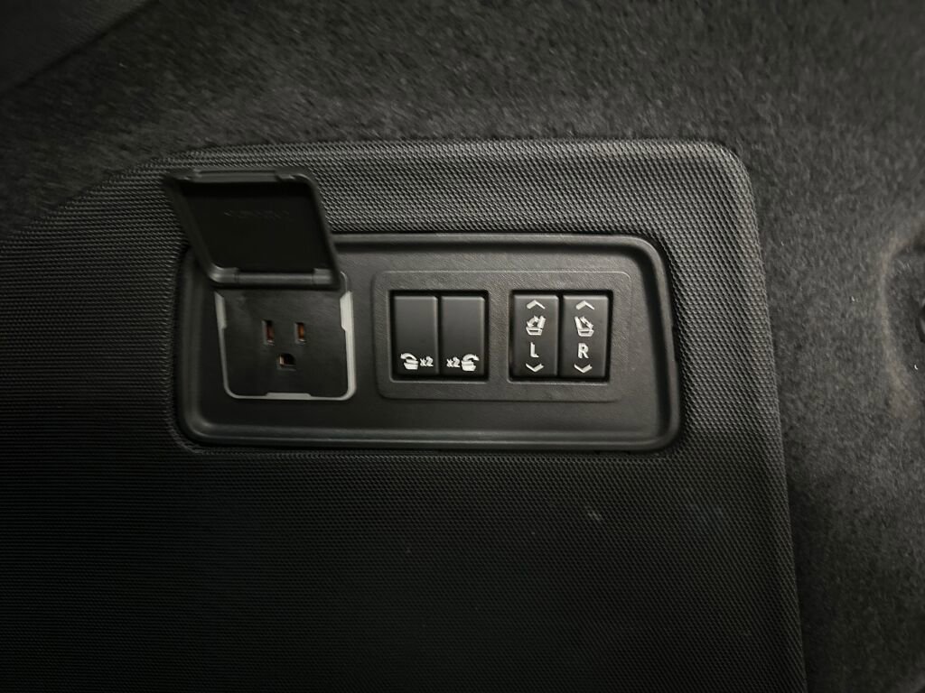 Used 2021 Cadillac Escalade Premium Luxury Platinum image 32