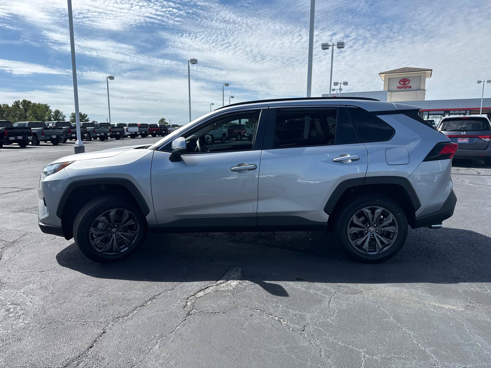 Used 2025 Toyota RAV4 XLE Premium w/ Weather Package AWD/4WD image 5