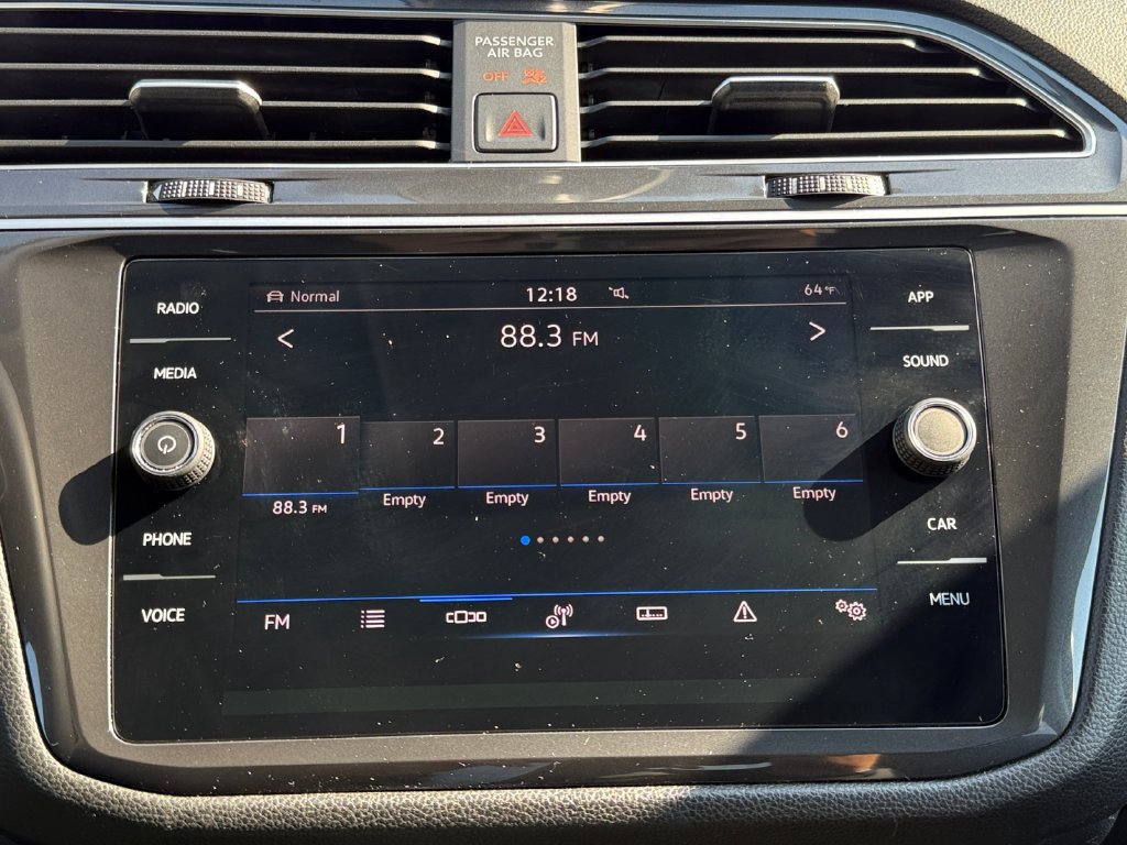 Used 2024 Volkswagen Tiguan SE AWD/4WD image 14