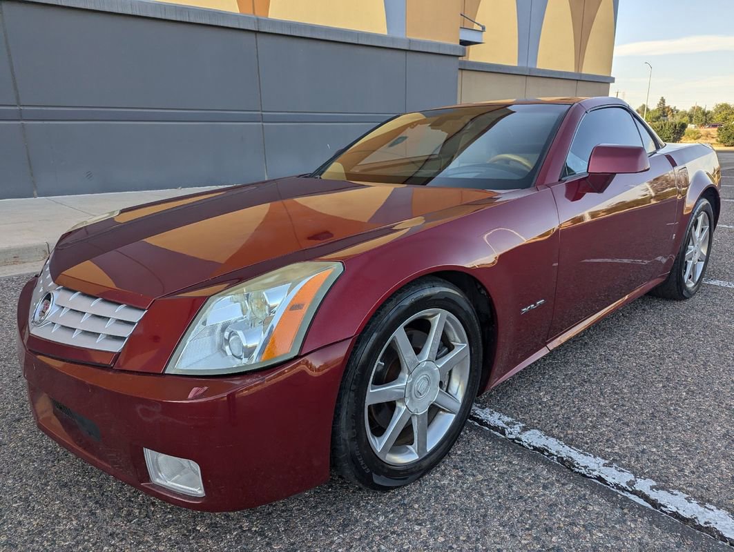 Used 2006 Cadillac XLR image 3