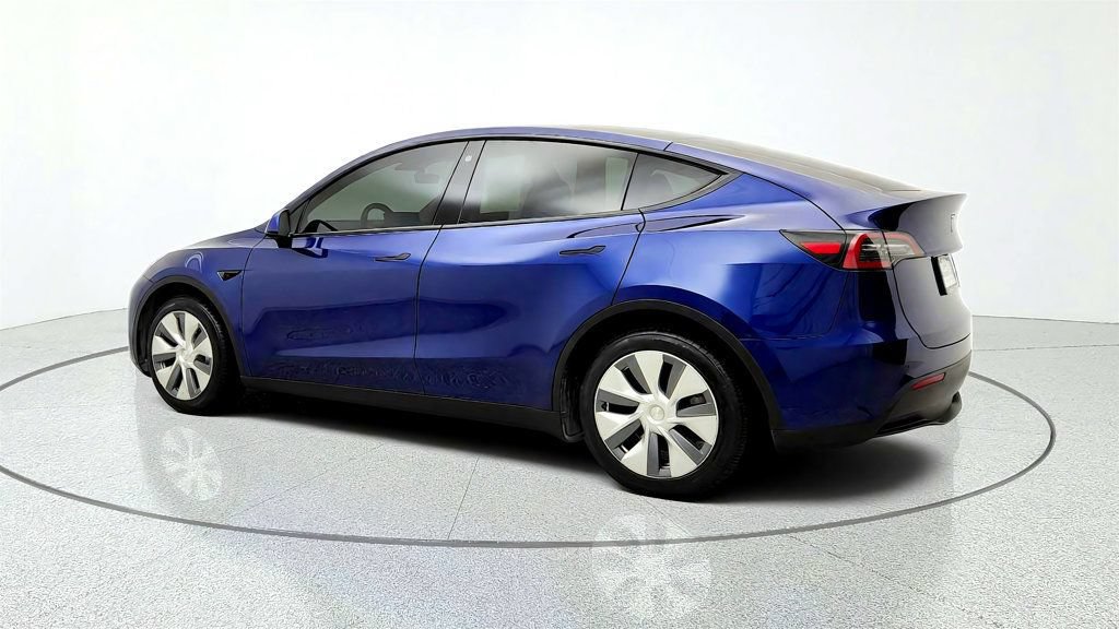 Used 2023 Tesla Model Y AWD image 7