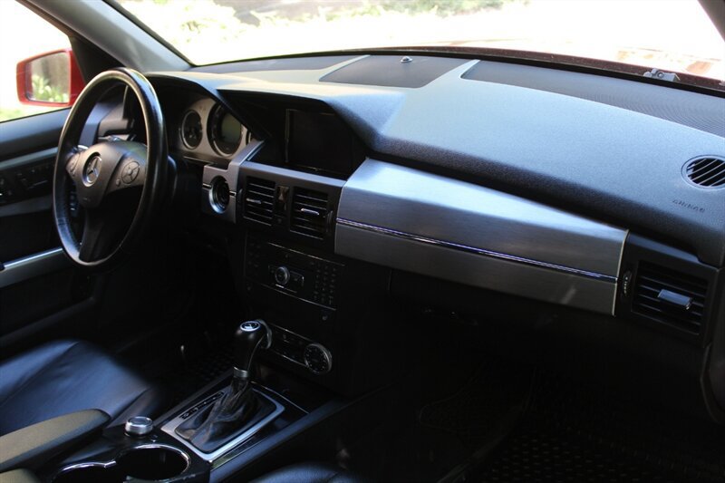Used 2010 Mercedes-Benz GLK 350 4MATIC image 17