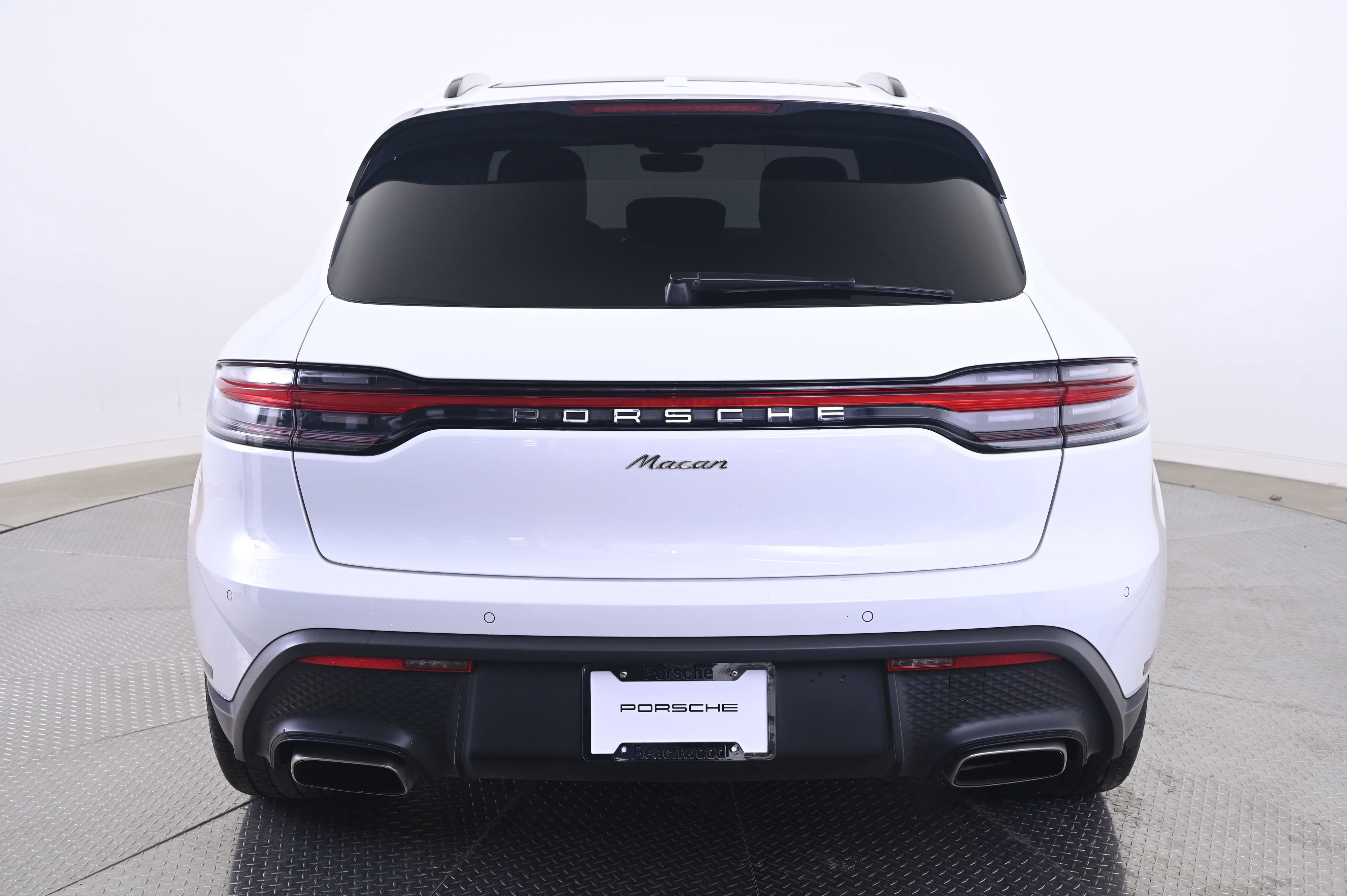 Certified 2022 Porsche Macan image 6